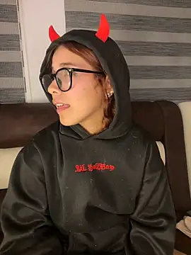 Snapshot of crystal_bunny7 chatting on March 10, 7:00 am crystal bunny7 online show from March 10, 7:00 am