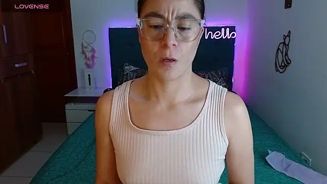 Snapshot of antonella_sweet33 chatting on March 22, 11:42 pm antonella sweet33 online show from March 22, 11:42 pm
