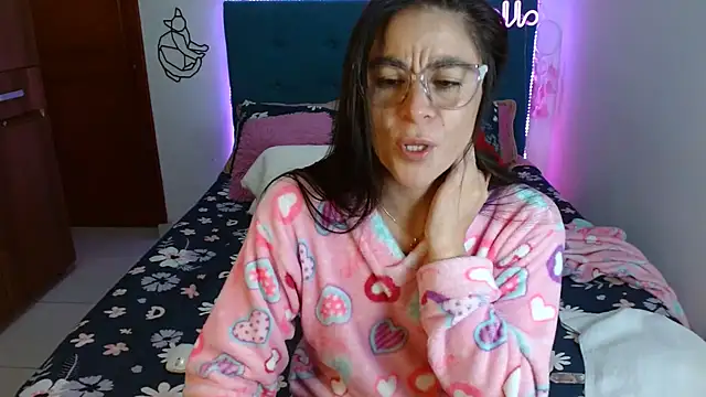 Snapshot of antonella_sweet33 chatting on January 28, 1:29 am antonella sweet33 online show from January 28, 1:29 am