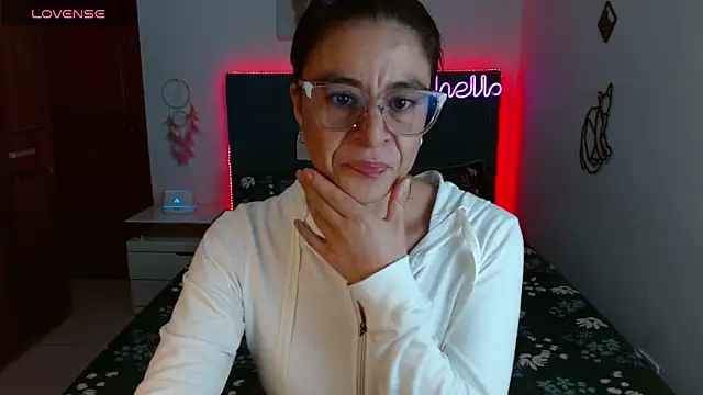 Snapshot of antonella_sweet33 chatting on March 1, 11:04 pm antonella sweet33 online show from March 1, 11:04 pm