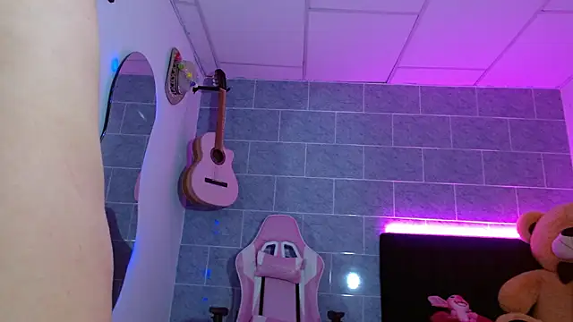 Dakota bumm online show from April 3, 4:35 pm