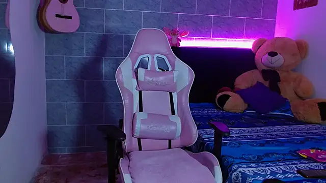 Dakota bumm online show from March 25, 6:18 pm