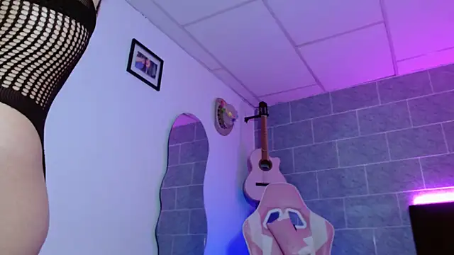 Dakota bumm online show from April 21, 6:03 pm