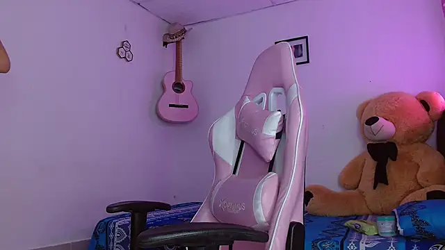 Dakota bumm online show from November 23, 2:27 pm