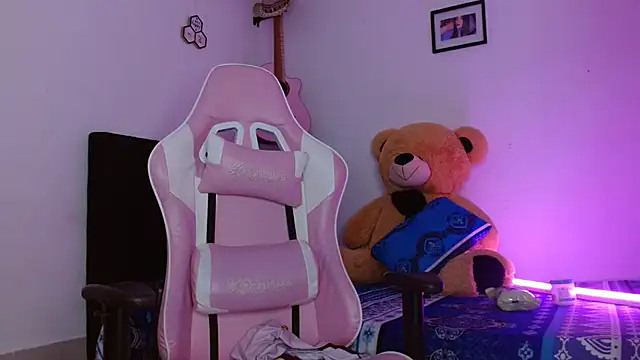 Dakota bumm online show from November 13, 8:02 pm