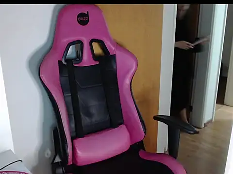 Snapshot of BiaFox_Cam chatting on October 8, 10:21 pm BiaFox Cam online show from October 8, 10:21 pm