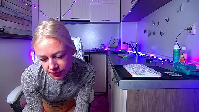 Skinny Nally online show from April 8, 1:18 am