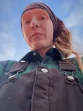 Snapshot of GoldenFlameGoddess chatting on November 18, 12:48 am GoldenFlameGoddess online show from November 18, 12:48 am