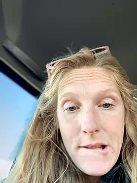 Snapshot of GoldenFlameGoddess chatting on November 15, 10:03 pm GoldenFlameGoddess online show from November 15, 10:03 pm