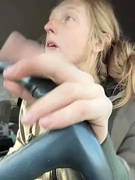 Snapshot of GoldenFlameGoddess chatting on December 20, 9:17 pm GoldenFlameGoddess online show from December 20, 9:17 pm