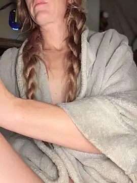 Snapshot of GoldenFlameGoddess chatting on November 3, 1:37 pm GoldenFlameGoddess online show from November 3, 1:37 pm