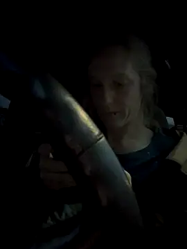 Snapshot of GoldenFlameGoddess chatting on December 5, 3:32 pm GoldenFlameGoddess online show from December 5, 3:32 pm