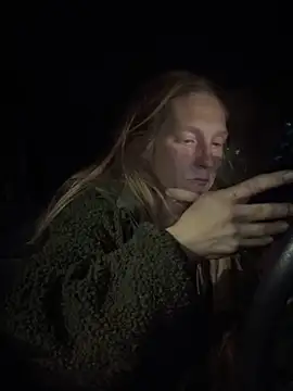 Snapshot of GoldenFlameGoddess chatting on November 26, 3:28 am GoldenFlameGoddess online show from November 26, 3:28 am