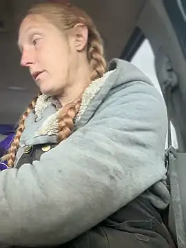 GoldenFlameGoddess online show from April 12, 7:28 pm