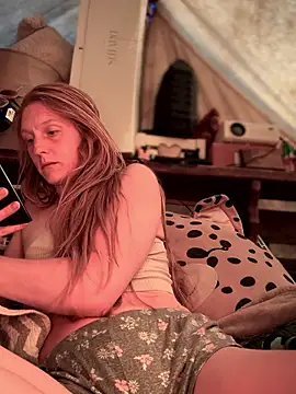 Snapshot of GoldenFlameGoddess chatting on November 21, 3:44 pm GoldenFlameGoddess online show from November 21, 3:44 pm