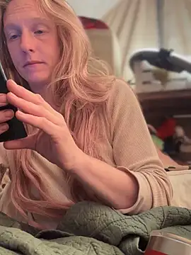 GoldenFlameGoddess online show from September 24, 3:18 pm