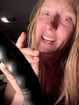 Snapshot of GoldenFlameGoddess chatting on December 2, 3:07 am GoldenFlameGoddess online show from December 2, 3:07 am