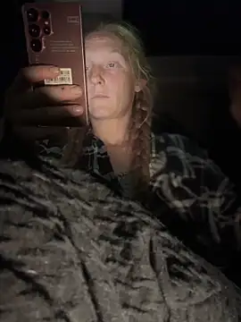 GoldenFlameGoddess online show from April 14, 3:33 am