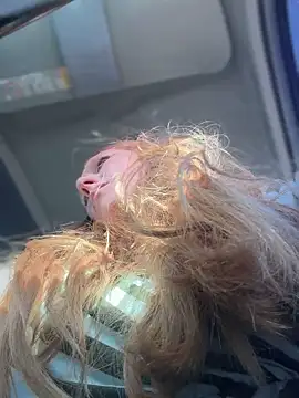 GoldenFlameGoddess online show from April 19, 1:06 am