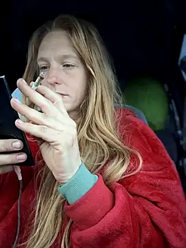 Snapshot of GoldenFlameGoddess chatting on December 4, 3:11 pm GoldenFlameGoddess online show from December 4, 3:11 pm