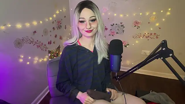 Snapshot of Starr1123 chatting on June 17, 7:13 pm Starr1123 online show from June 17, 7:13 pm
