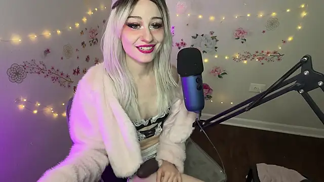 Starr1123 online show from May 8, 8:01 pm
