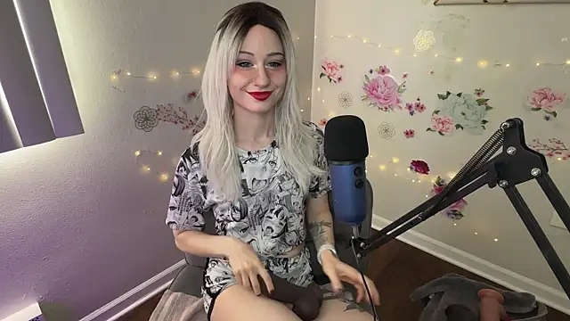 Snapshot of Starr1123 chatting on July 1, 7:47 pm Starr1123 online show from July 1, 7:47 pm
