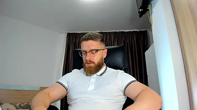 Snapshot of Findom_guy chatting on June 3, 3:17 pm Findom guy online show from June 3, 3:17 pm