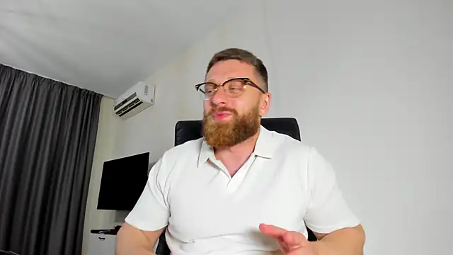 Snapshot of Findom_guy chatting on May 26, 4:38 pm Findom guy online show from May 26, 4:38 pm