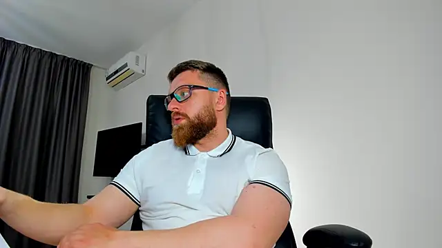 Snapshot of Findom_guy chatting on May 6, 4:55 pm Findom guy online show from May 6, 4:55 pm