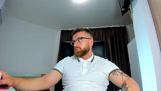 Snapshot of Findom_guy chatting on June 14, 11:11 am Findom guy online show from June 14, 11:11 am