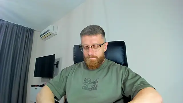 Snapshot of Findom_guy chatting on April 27, 6:17 pm Findom guy online show from April 27, 6:17 pm