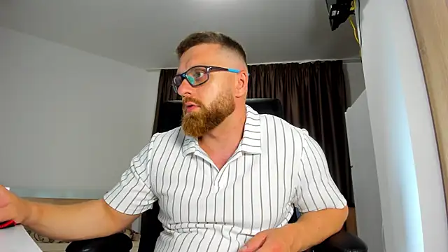 Snapshot of Findom_guy chatting on June 8, 4:29 pm Findom guy online show from June 8, 4:29 pm