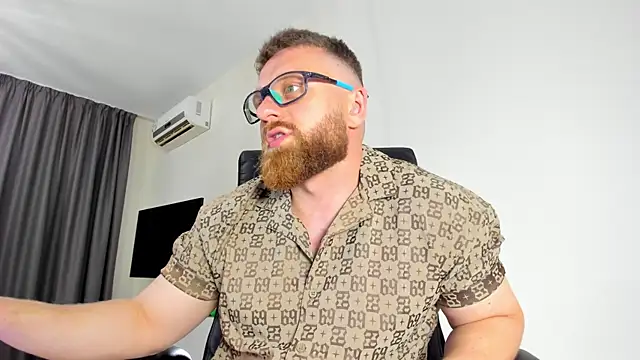 Snapshot of Findom_guy chatting on May 29, 7:47 am Findom guy online show from May 29, 7:47 am