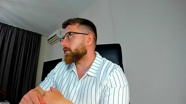 Snapshot of Findom_guy chatting on April 23, 3:02 pm Findom guy online show from April 23, 3:02 pm