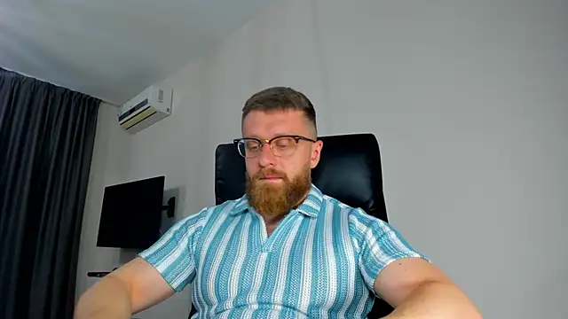 Snapshot of Findom_guy chatting on April 29, 5:17 pm Findom guy online show from April 29, 5:17 pm