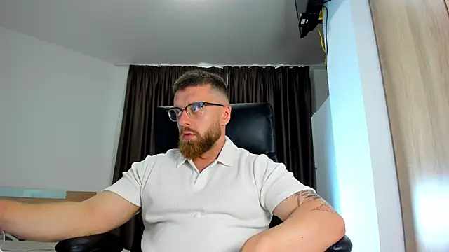 Snapshot of Findom_guy chatting on June 11, 10:23 am Findom guy online show from June 11, 10:23 am