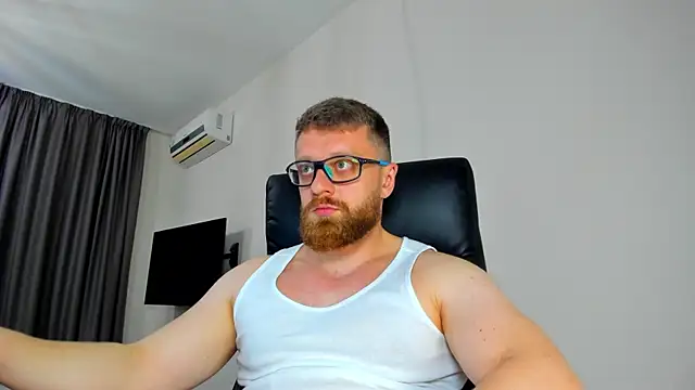 Snapshot of Findom_guy chatting on April 18, 7:07 pm Findom guy online show from April 18, 7:07 pm