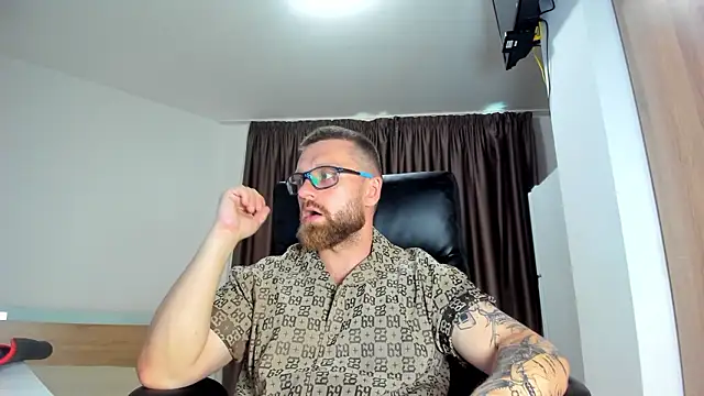 Snapshot of Findom_guy chatting on July 12, 3:57 pm Findom guy online show from July 12, 3:57 pm