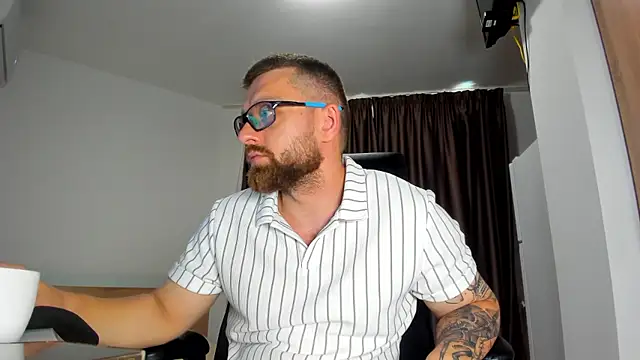 Snapshot of Findom_guy chatting on July 14, 3:18 pm Findom guy online show from July 14, 3:18 pm