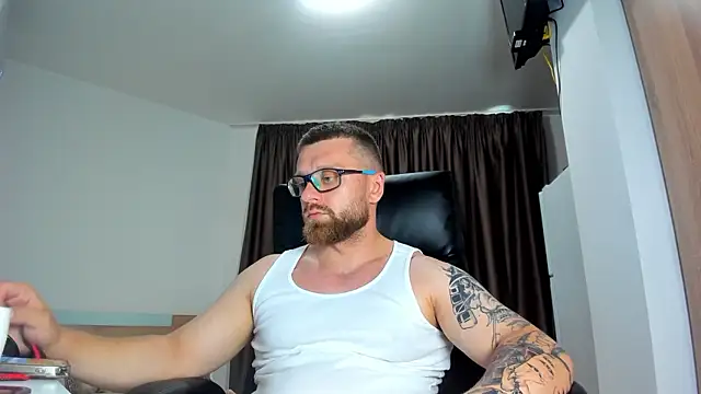 Snapshot of Findom_guy chatting on July 10, 4:07 pm Findom guy online show from July 10, 4:07 pm