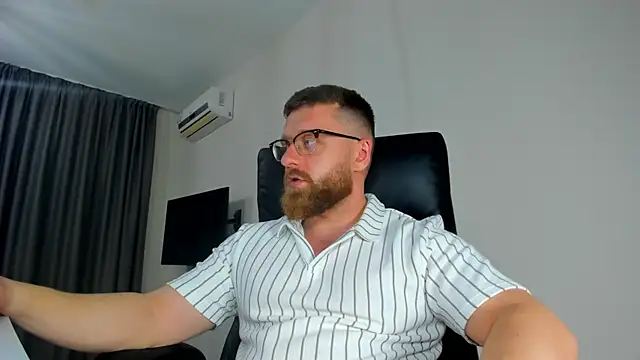 Snapshot of Findom_guy chatting on April 30, 5:20 pm Findom guy online show from April 30, 5:20 pm