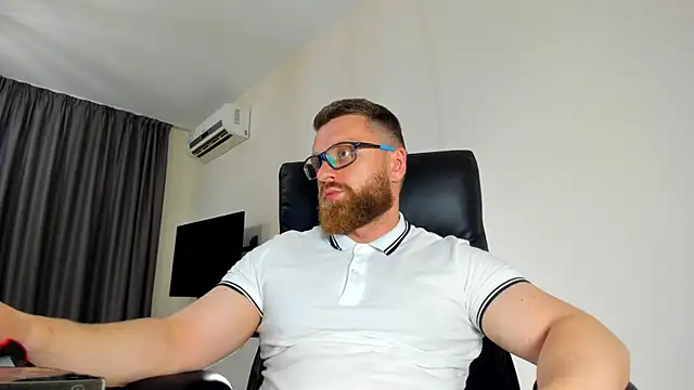 Snapshot of Findom_guy chatting on May 25, 6:28 pm Findom guy online show from May 25, 6:28 pm