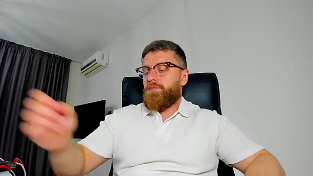 Snapshot of Findom_guy chatting on May 8, 5:28 pm Findom guy online show from May 8, 5:28 pm