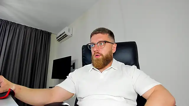Snapshot of Findom_guy chatting on May 22, 5:11 pm Findom guy online show from May 22, 5:11 pm