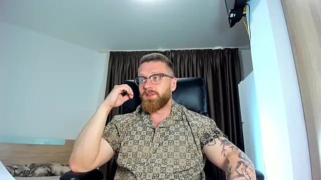 Snapshot of Findom_guy chatting on June 18, 4:23 pm Findom guy online show from June 18, 4:23 pm