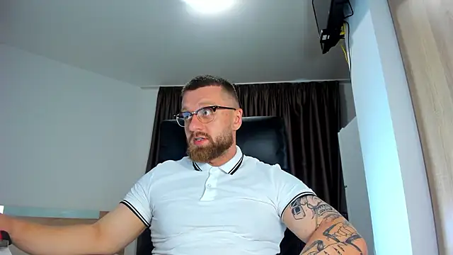 Snapshot of Findom_guy chatting on July 8, 5:13 pm Findom guy online show from July 8, 5:13 pm