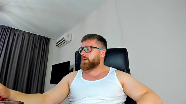 Snapshot of Findom_guy chatting on April 24, 6:21 pm Findom guy online show from April 24, 6:21 pm