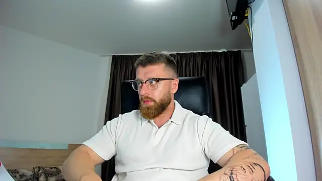 Snapshot of Findom_guy chatting on June 16, 3:12 pm Findom guy online show from June 16, 3:12 pm