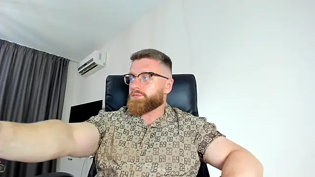 Snapshot of Findom_guy chatting on May 28, 5:08 pm Findom guy online show from May 28, 5:08 pm